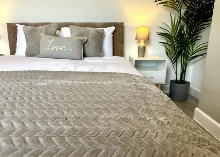 2 Bedroom City Centre House - Pet Friendly - Free Parking