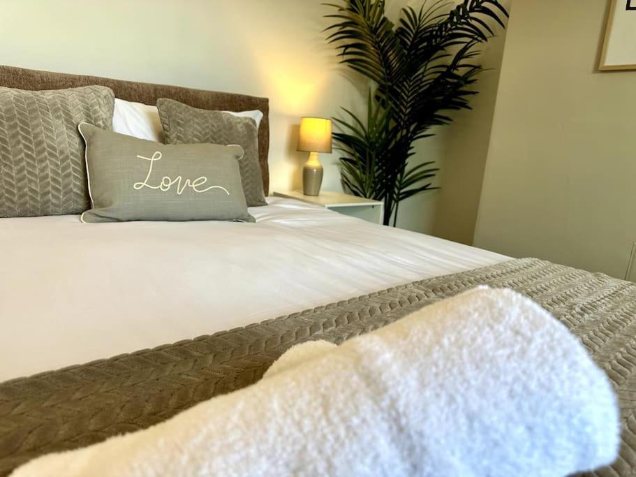 Holiday home 2 Bedroom Centre House - Pet Friendly - Free Parking