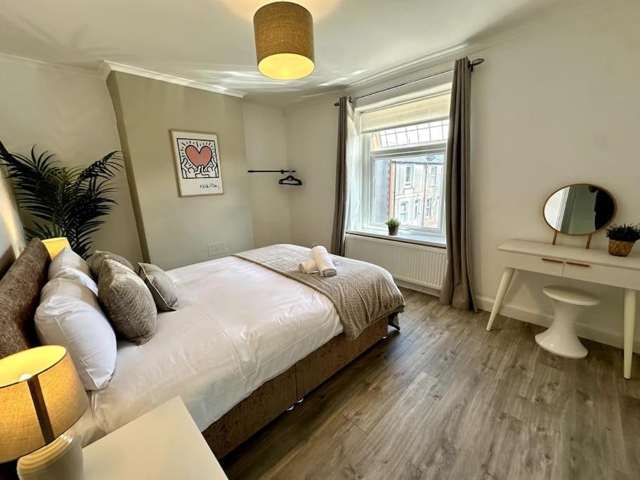 Holiday home 2 Bedroom Centre House - Pet Friendly - Free Parking