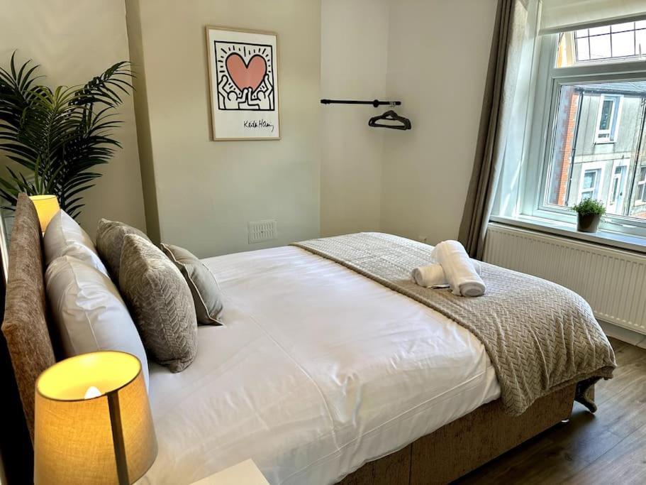 2 Bedroom Centre House - Pet Friendly - Free Parking Cardiff