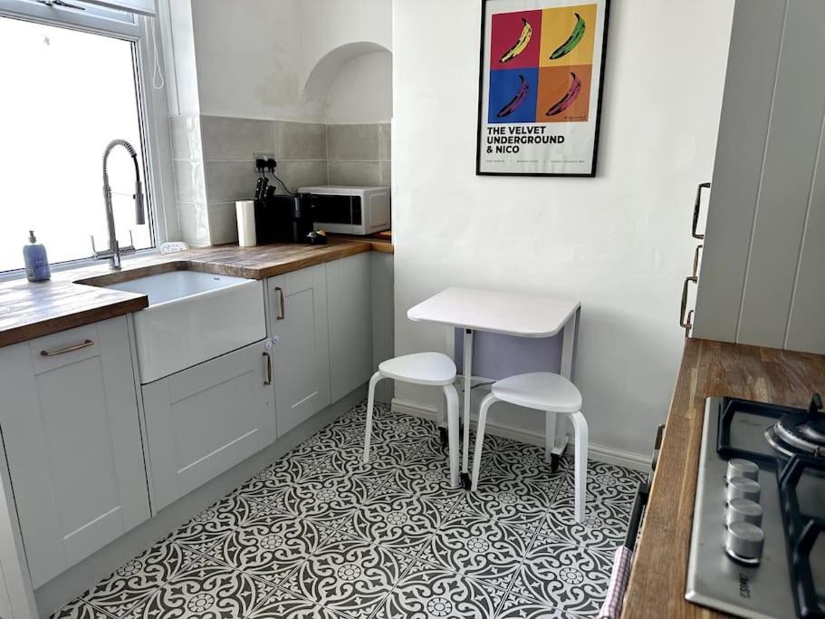 Holiday home 2 Bedroom Centre House - Pet Friendly - Free Parking *