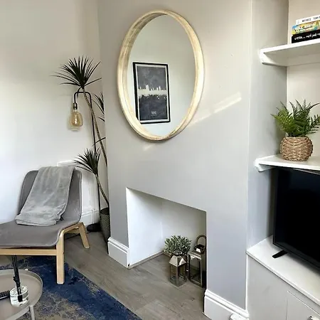 2 Bedroom City Centre House - Pet Friendly - Free Parking Cardiff Exterior photo