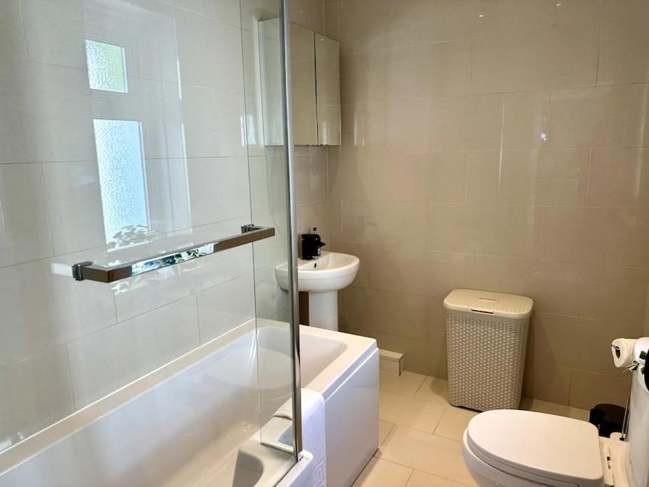 2 Bedroom Centre House - Pet Friendly - Free Parking Casa vacanze