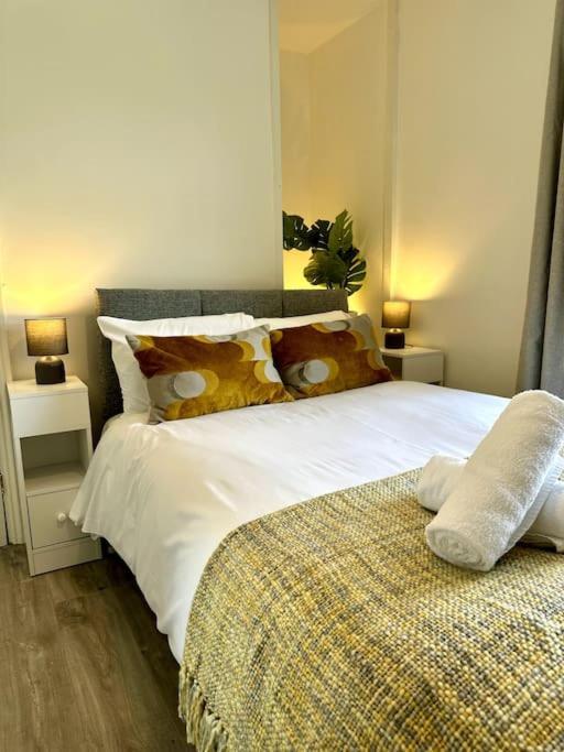 2 Bedroom Centre House - Pet Friendly - Free Parking Casa vacanze *