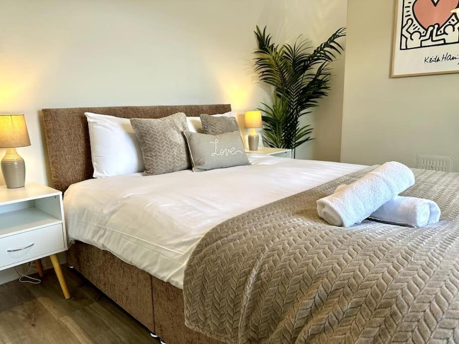 2 Bedroom Centre House - Pet Friendly - Free Parking Cardiff